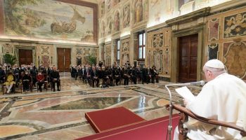 Papa Francesco: la lotta ai tumori, una forma di carità sociale