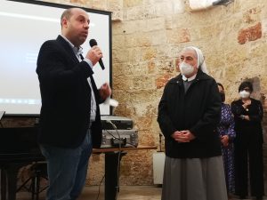Suor Margherita Bramato premiata dal presidente Lilt Lecce dr Carmine Cerullo