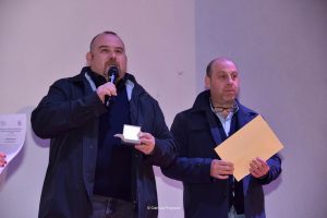 3_GIACOMO BELLOMO a sinistra_ premia dr Carmine Cerullo