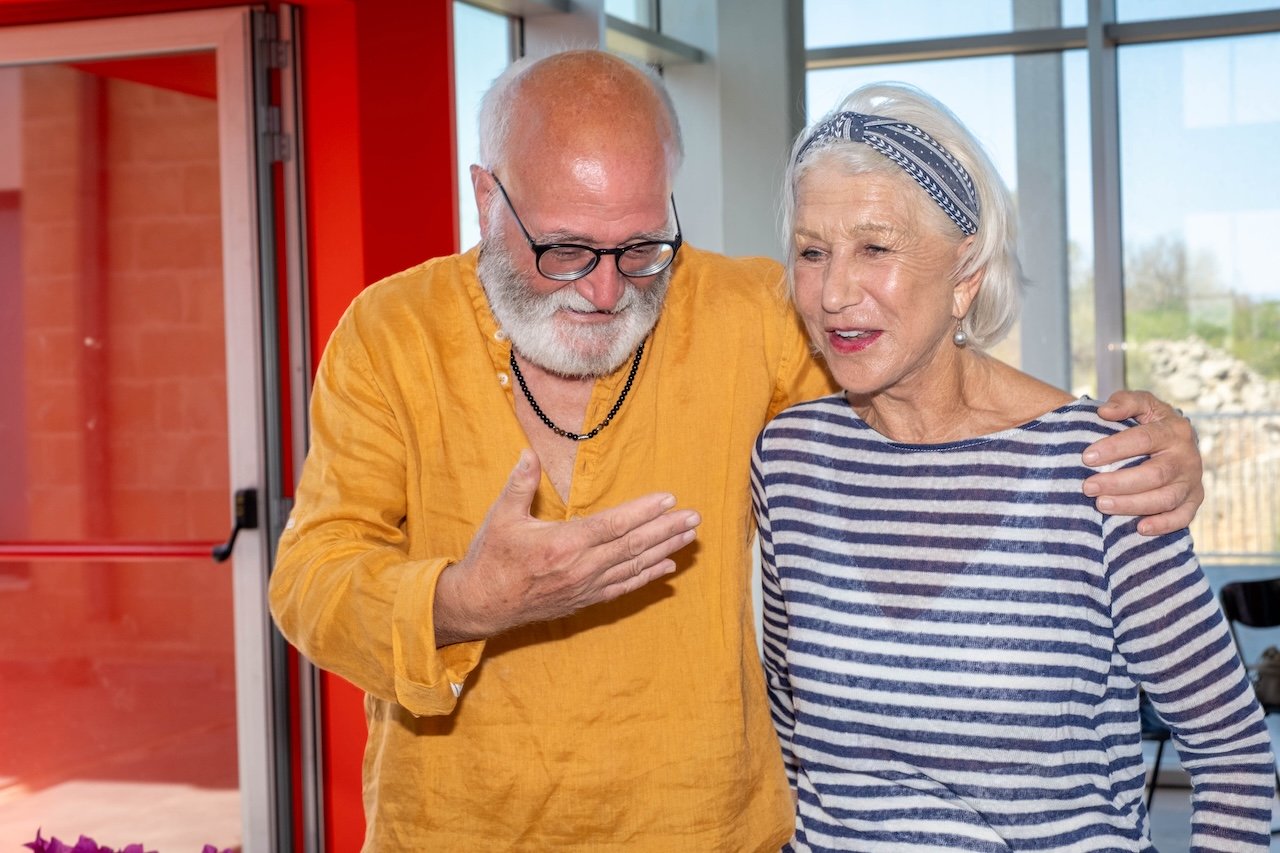 01 L’oncologo Giuseppe Serravezza con Helen Mirren